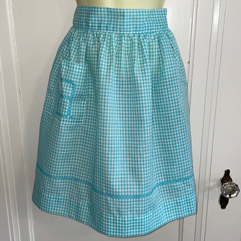 Vintage blue & white checked apron with‎ “B” embroidered on pocket